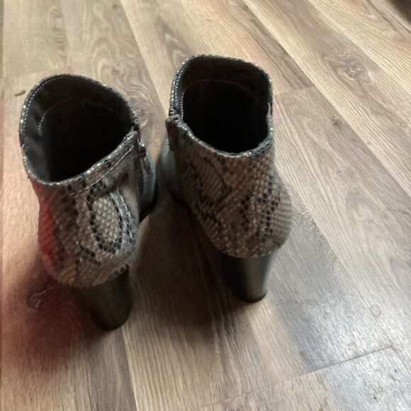New Directions Snake Print Ankle Boots Size 7 - Picture 5 of 9